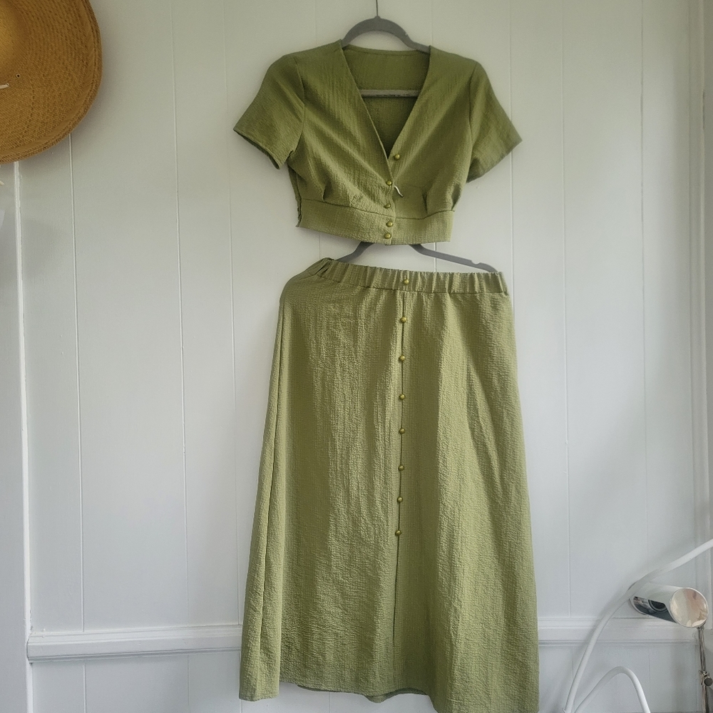 2 piece outfit crop top midi skirt small